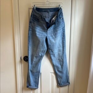 American Eagle Outfitters Women's Light Blue Curvy Mom Jeans